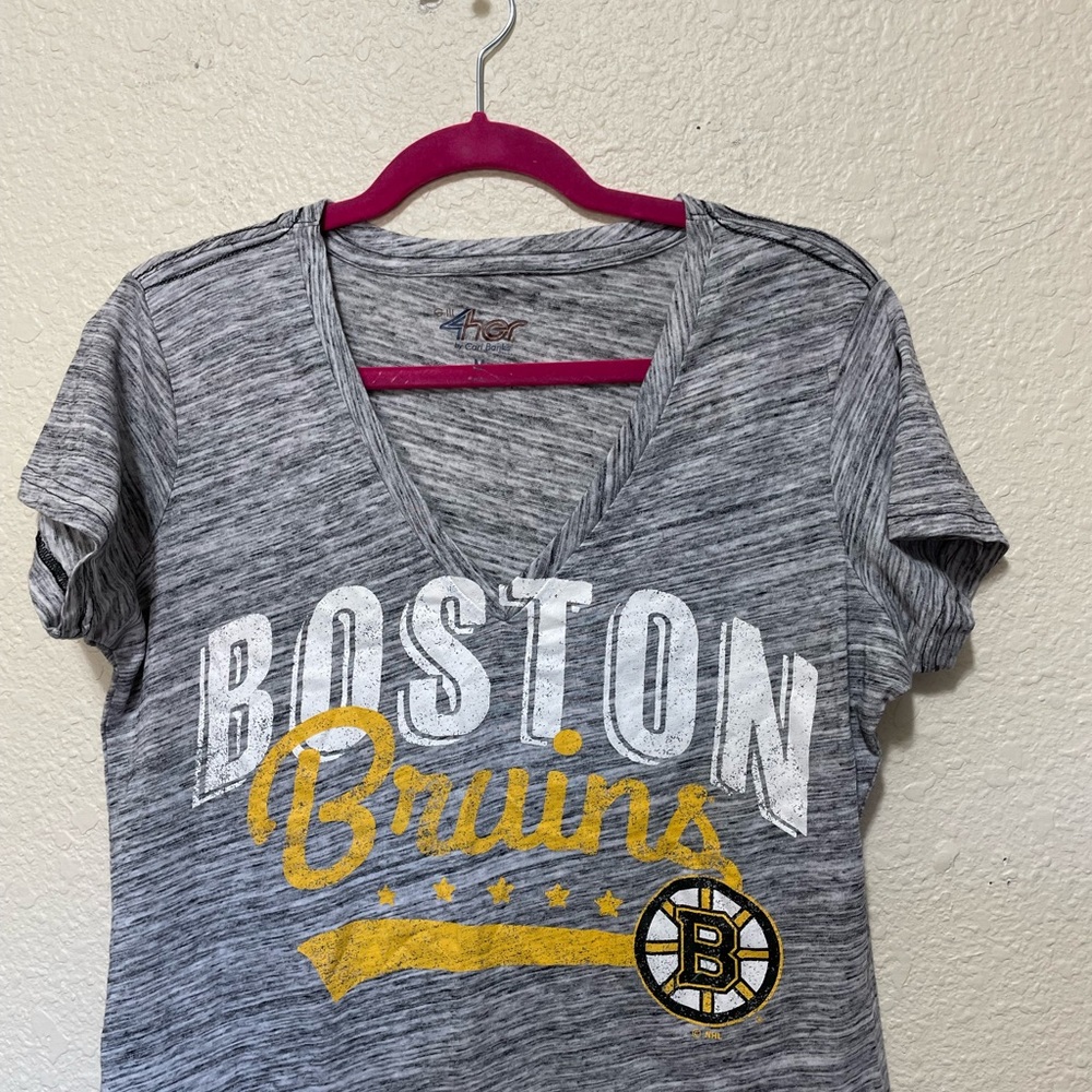 4Her By Carl Banks Women's Boston Bruins Gray Tee Shirt. NWT. Size M.